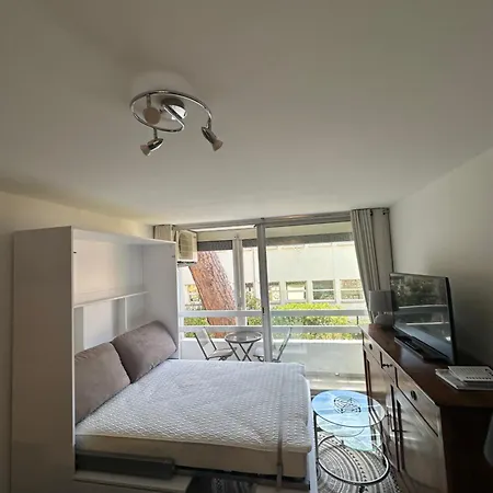 Superbe Climatise Sur Le Port De Hyères